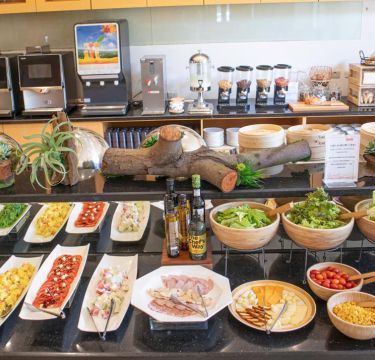 芳庭餐廳即將為您服務